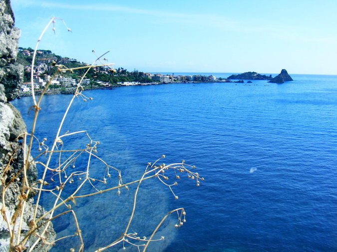 (80)  Aci Castello